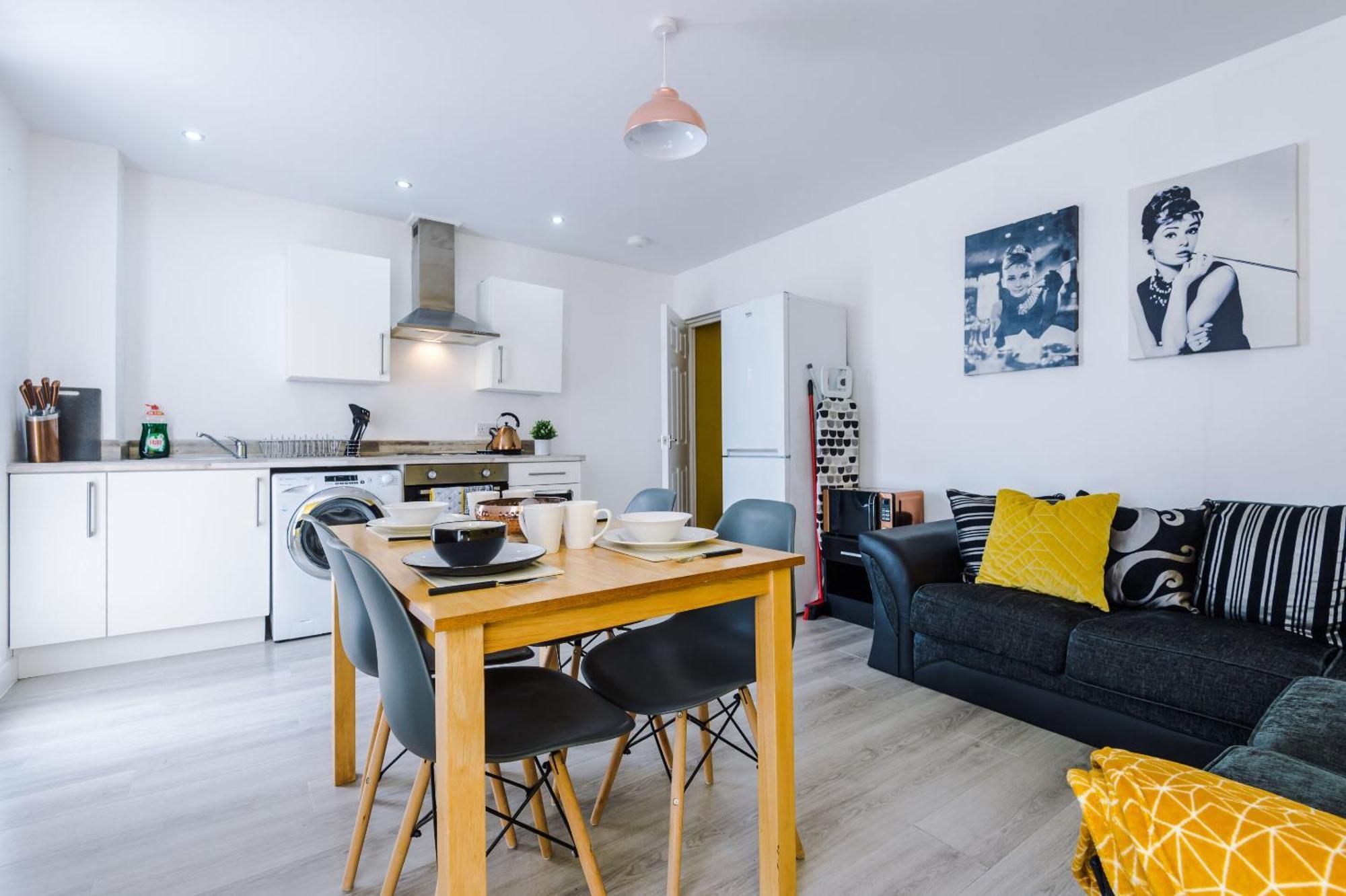 Opp Liverpool - Perfect For Contractors And Travellers, Big Savings Booking 4 Nights Or More! Apartment Room photo