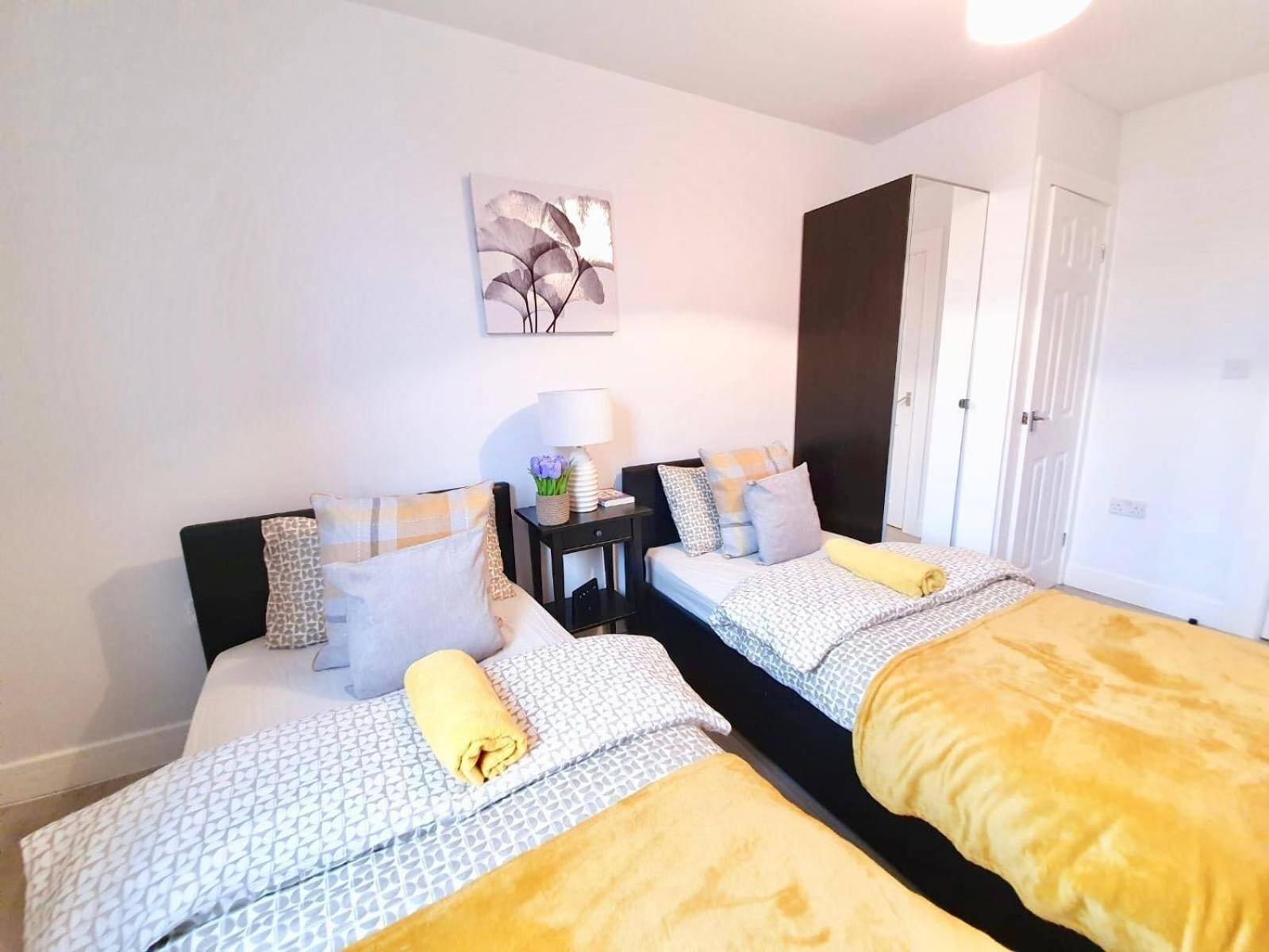 Opp Liverpool - Perfect For Contractors And Travellers, Big Savings Booking 4 Nights Or More! Apartment Room photo